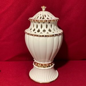 Lenox Illuminations Florentine and Pearl Canister Candle Jar 24k Gold Accents